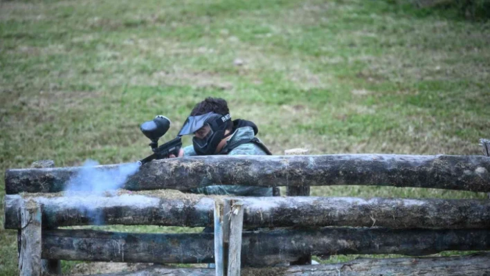 Başkan Kocaman gençlerle paintball oynadı