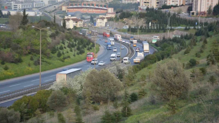 Bayram tatili başlarken TEM Otoyolu Kocaeli geçişi akıcı seyrediyor