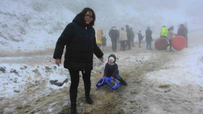 Beklenen yağış gelince soluğu Kartepe'de aldılar