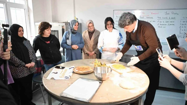 Belediye başkanı pide yaptı