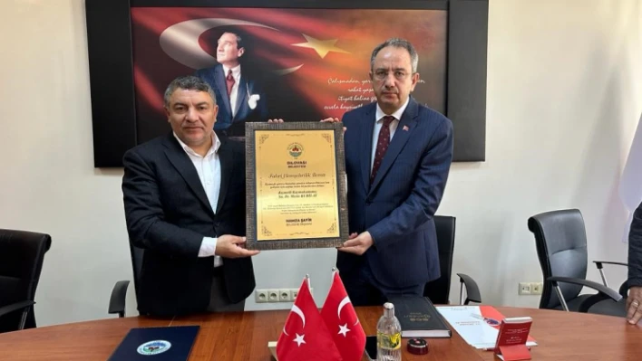 Belediye başkanından kaymakama fahri hemşehrilik beratı