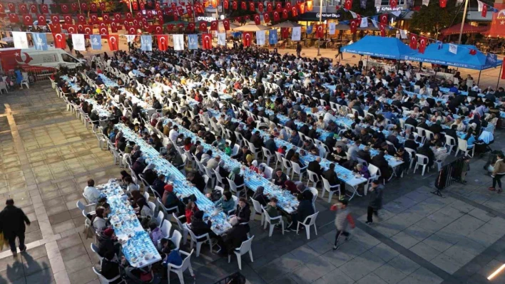 Bin 500 kişilik iftar yemeği gönülleri buluşturuyor