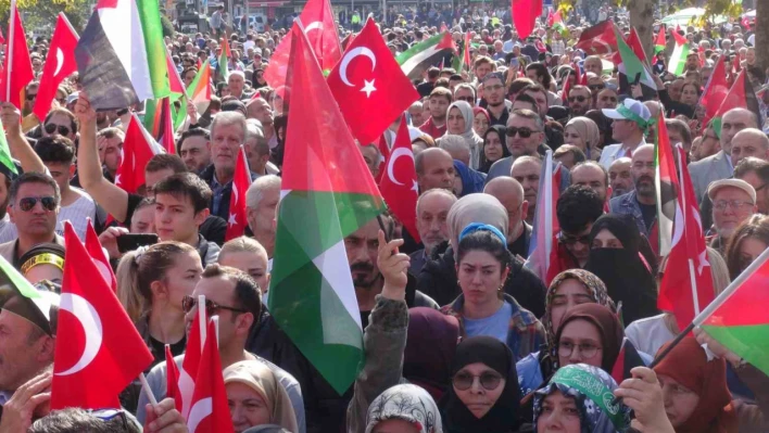 Binlerce kişi İsrail'e tepki için sokağa döküldü