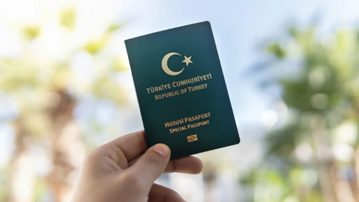 Binlerce kişiye yeşil pasaport müjdesi! Bu meslekleri yapanlar yaşadı