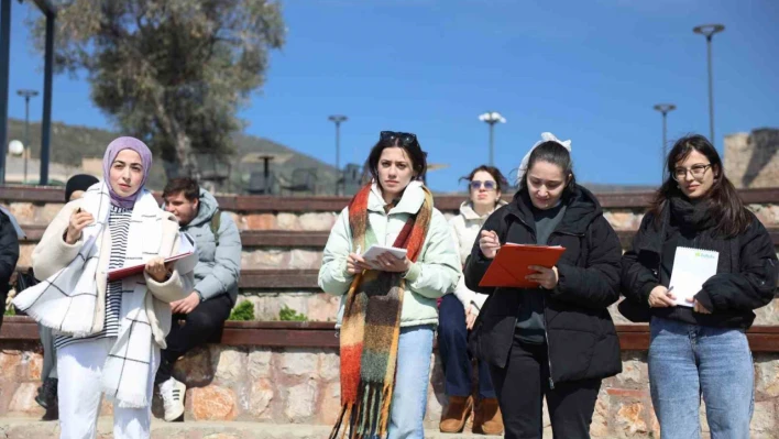 Bursalı öğrenciler Hereke Kalesi'ne hayran kaldı