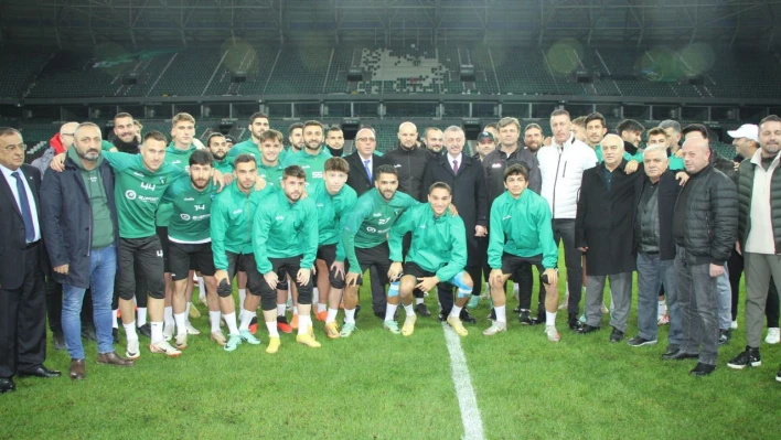 Büyükakın'dan Kocaelispor antrenmanına ziyaret