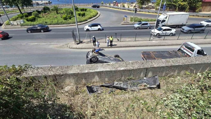 Çalışır vaziyetteki otomobil 6 metreden D-130 Karayolu'na uçtu: 1 yaralı