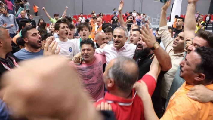 Çayırova Belediyesi 2. Lig'de şampiyon oldu