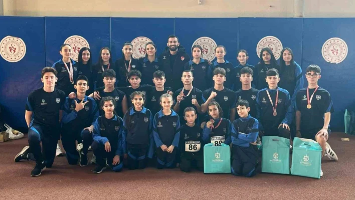 Çayırova Belediyesi'ne atletizmde 19 madalya