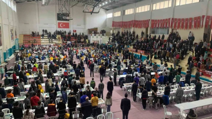 Çayırova Belediyesi Satranç Turnuvası düzenliyor