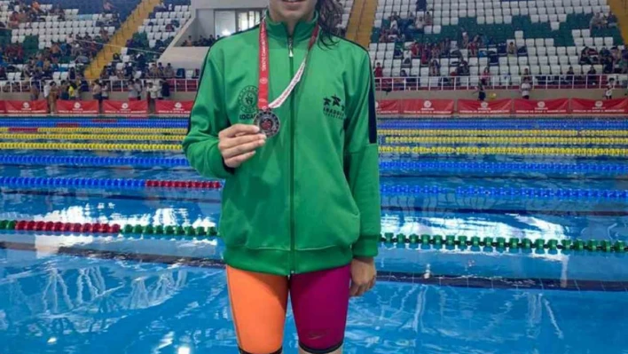 Çayırova Belediyesi sporcuları yüzme şampiyonasında 6 madalya kazandı