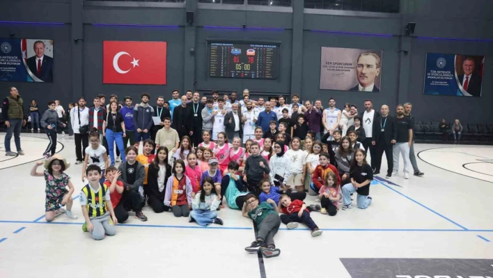 Çayırova Belediyesi, yarı final için sahaya çıkıyor