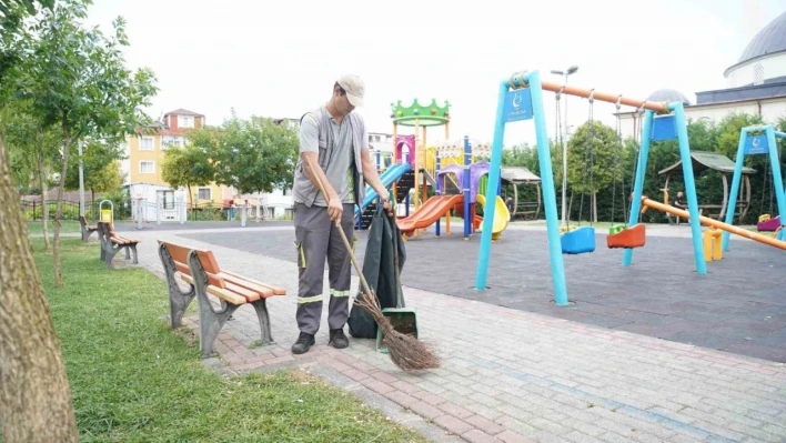 Çayırova'nın parkları düzenli olarak temizleniyor