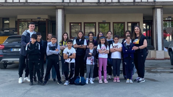 Çayırovalı minik yüzücülerden 35 madalya ve Türkiye şampiyonluğu