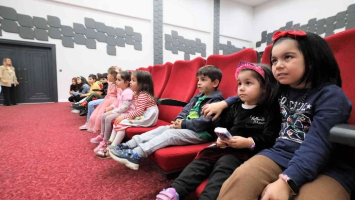 Çocuklar 'Fıstık ile Celil' oyununu çok beğendi