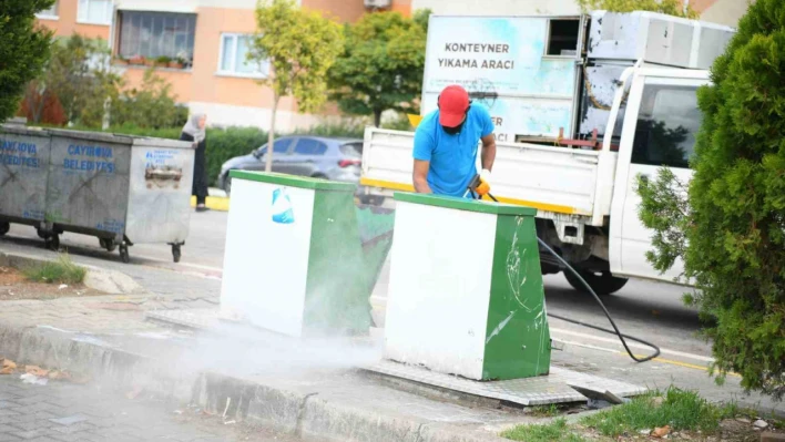 Çöp konteynerleri yıkanarak kötü konunun önüne geçiliyor