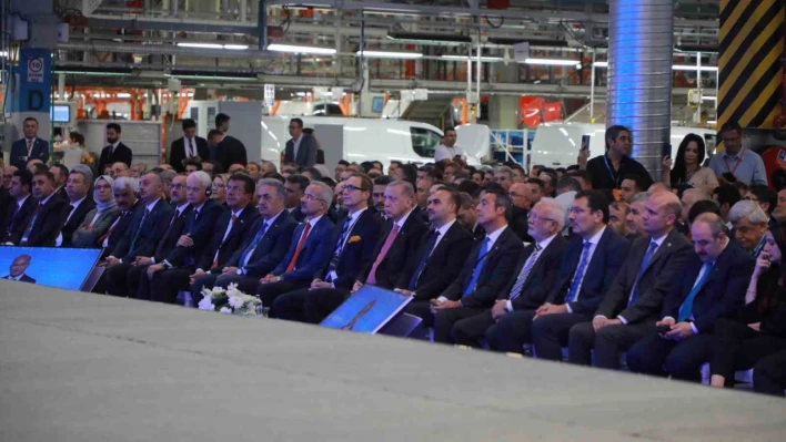 Cumhurbaşkanı Erdoğan: 'Geçtiğimiz sene otomotiv ihracatımız 9 milyar doların üzerinde dış ticaret fazlası verdi'
