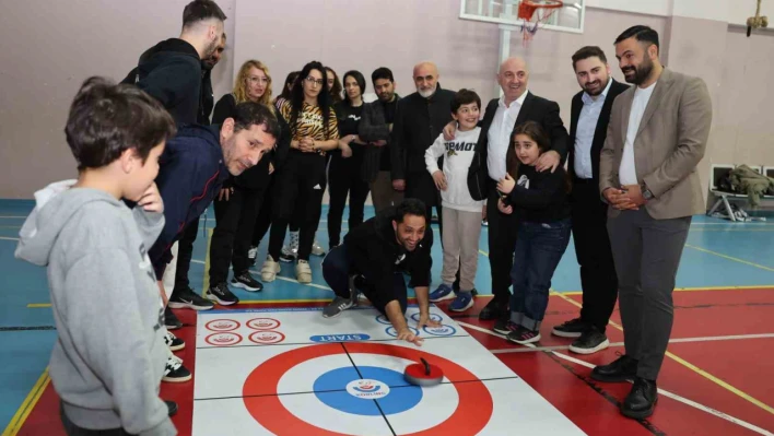 Darıca'da curling turnuvası heyecanı