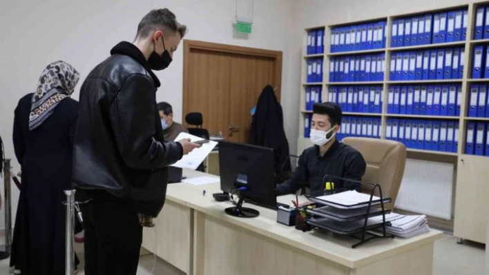 Darıca'da gençlerin sınav ücretleri ödeniyor
