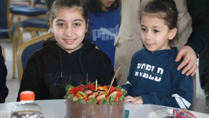 Kocaeli'deki depremzede Yaren'e doğum günü sürprizi