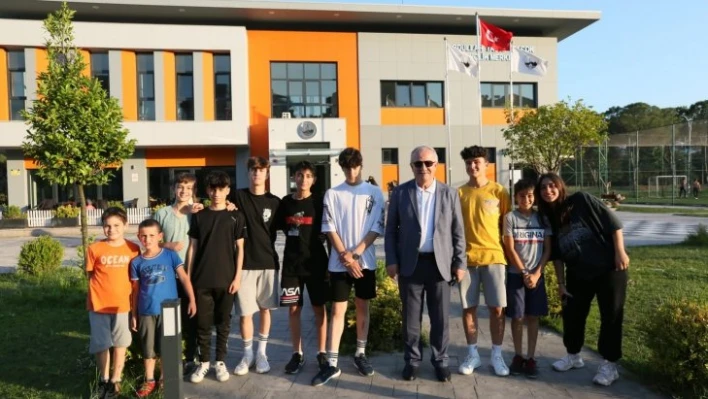 Derince'de gençler bu merkezde buluşuyor