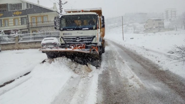 Derince'de yol açma çalışmaları sürüyor
