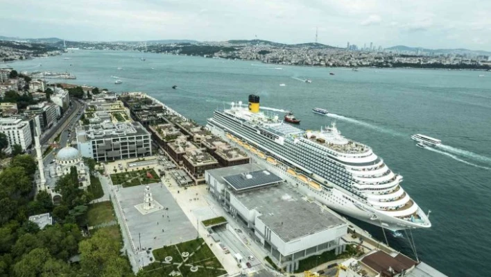 Dev kruvaziyer 'Costa Venezia' ayda 40 bin turisti İstanbul'a getiriyor