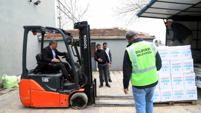 Dilovası'nda tüm hanelere Ramazan kumanyası dağıtılıyor