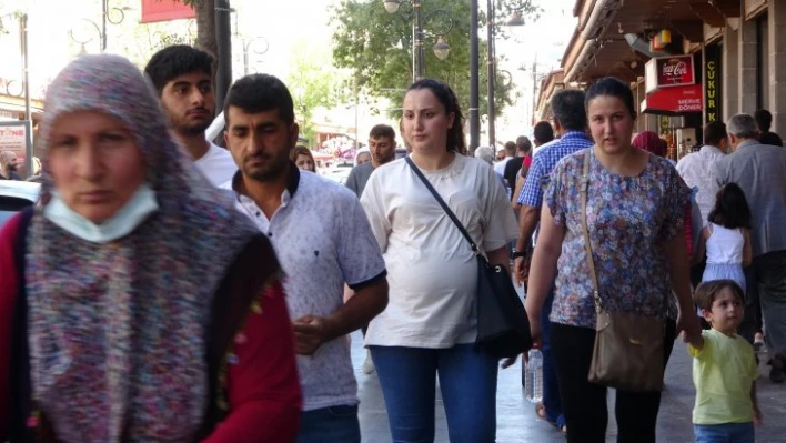 Diyarbakır İl Sağlık Müdürü Dr. Tekin Geldiğimiz süreçte 262 bin pozitif vakamız vardı Şu anda 10'nun altındayız  