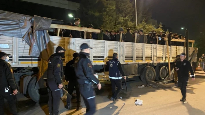 Dorseyi açan polis şoke oldu, 150 düzensiz göçmen çıktı