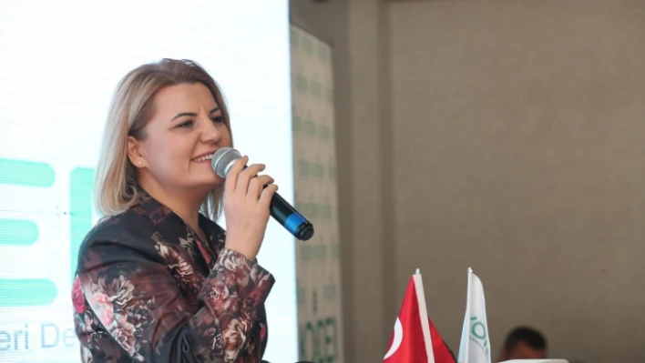 Dünya Folklor Birliği'nden Başkan Hürriyet'e sanata destek ödülü
