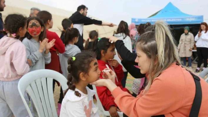 Etkinliklerle çocuklar deprem psikolojisnden uzaklaştırılıyor