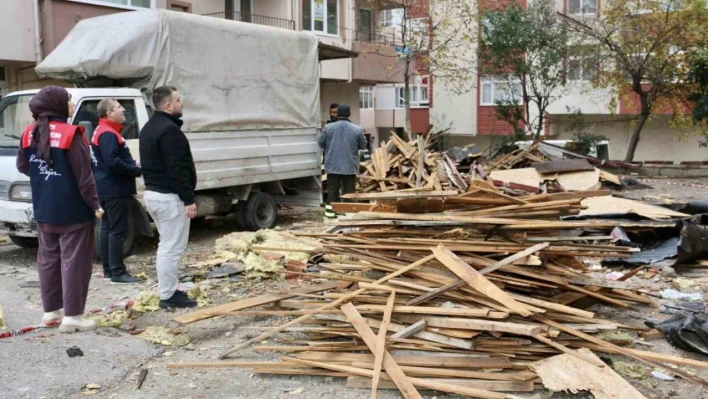 Fırtınada uçan çatılar için hasar tespiti sürüyor