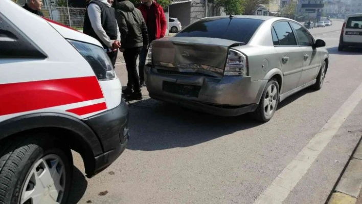 Fren lambası yanmayan otomobile arkadan çarptı: 1 yaralı