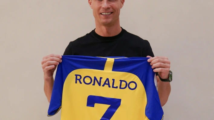 Futbolcu Cristiano Ronaldo resmen Al Nassr'da