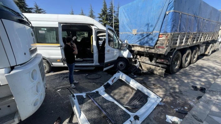 Gaziantep'te işçi servisleri çarpıştı: 21 yaralı