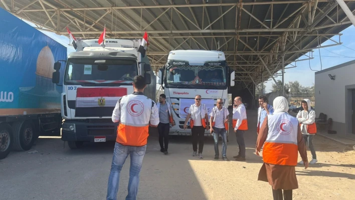 Gazze'ye 5. yardım konvoyu Refah Sınır Kapısı'ndan giriş yaptı