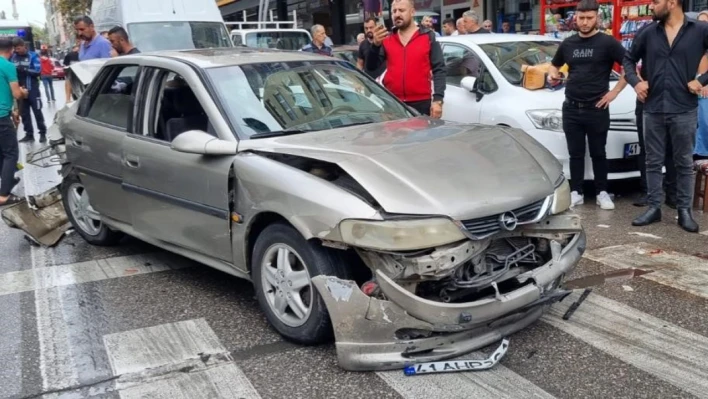 Gebze'de 4 araç birbirine girdi: 3 yaralı
