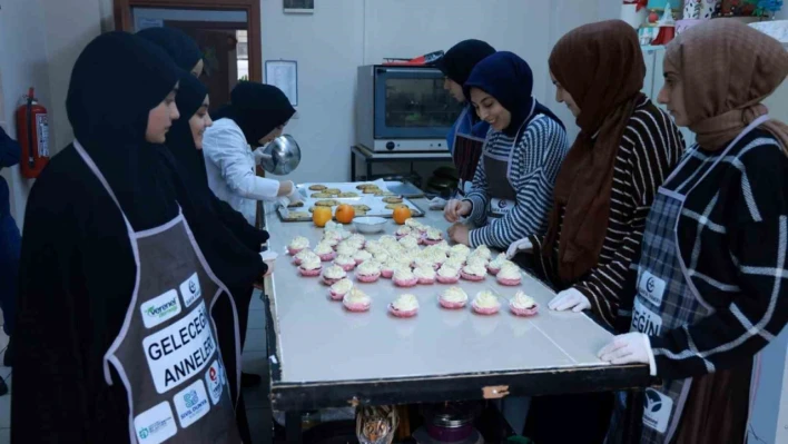 Geleceğin anne adayları mutfakta becerilerini sergiledi