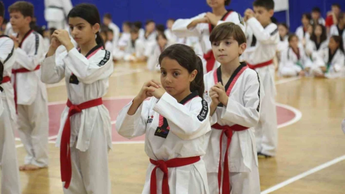 Gölcük Belediyesi tekvandocuları kuşak atladı