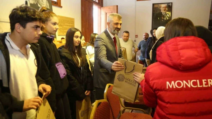 Gölcük'te kitap tutkunları ödüllendirildi