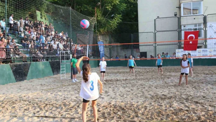 Gölcük'te plaj voleybol turnuvası heyecanı başlıyor