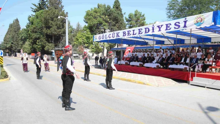 Gölcük'te zafer bayramı halk oyunları ve bando gösterileriyle kutlandı