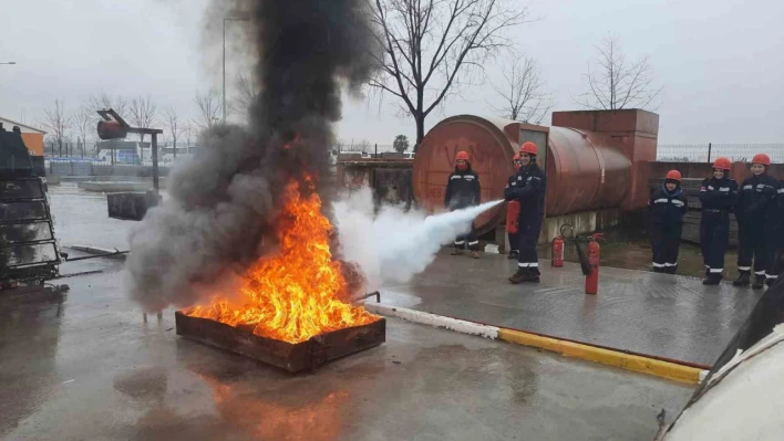 Gönüllü itfaiyeciler katkı sağlıyor