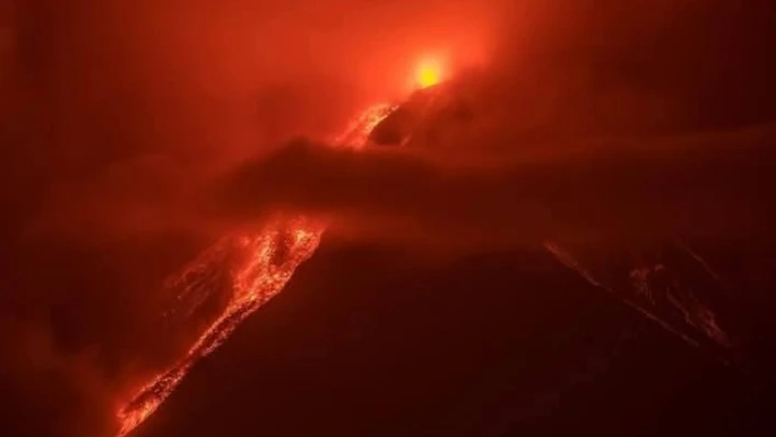 Guatemala'daki Fuego Yanardağı'nda patlama meydana geldi