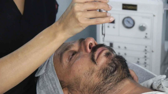 Güzellik yarışında erkekler kadınları solladı