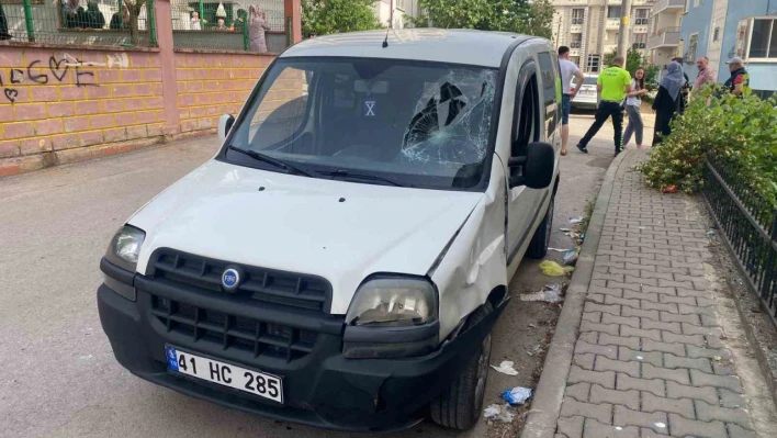 Hafif ticari araç ile scooterlar çarpıştı: 2 çocuk yaralandı