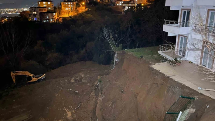 İnşaat alanında toprak kayması: 1 bina boşaltıldı