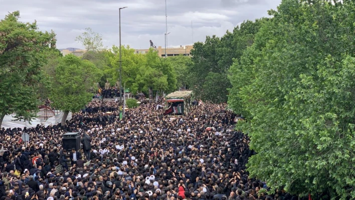 İran, Cumhurbaşkanı Reisi'ye veda ediyor