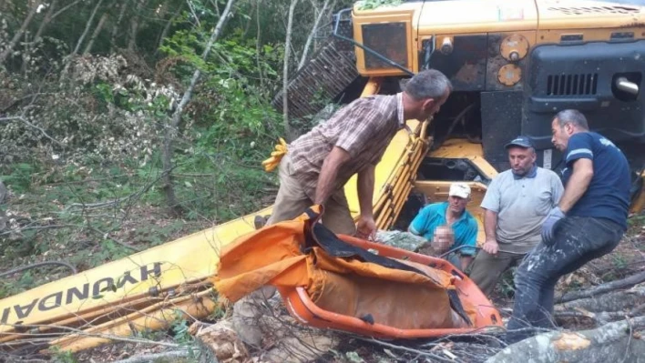 İş makinesi yol açma çalışmasında dik yamaçtan uçtu, operatör altında kaldı